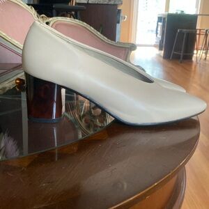 Vagabond | The Eve V-Cut Pump